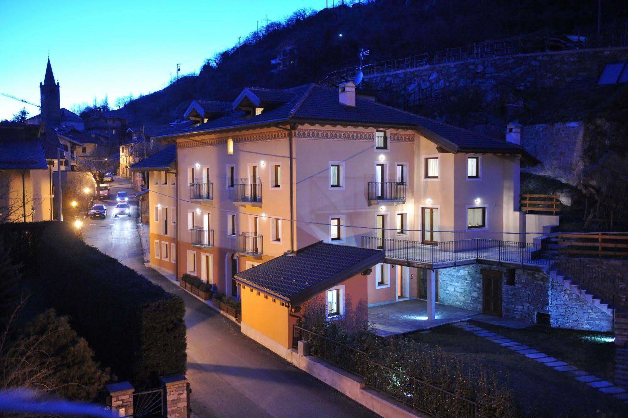 Au Berceau Du Bien-Etre Villa Chambave Exterior photo